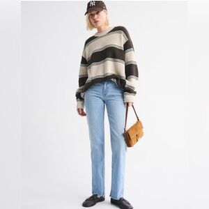 Abercrombie 90’s straight mid rise size 31